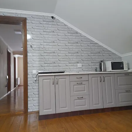 будинок в пейзажній місцевості