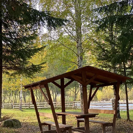 будинок в пейзажній місцевості *