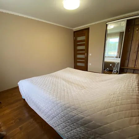 будинок в пейзажній місцевості