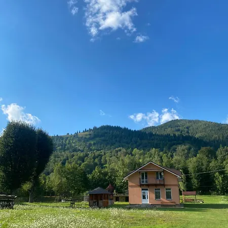 будинок в пейзажній місцевості *