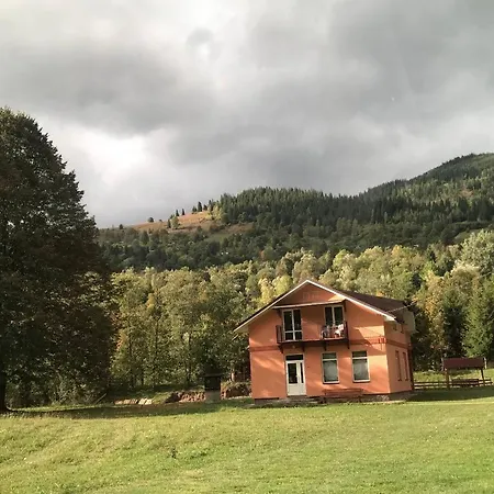 Nyaraló будинок в пейзажній місцевості